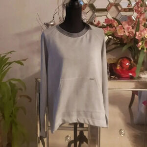 Tahari long sleeve top size L NWT